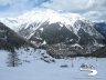 Il paese di Courmayeur a valle e Skiarea Plan Checrouit in quota