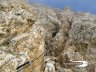 La via attrezzata adagiata sulla fessura della parete rocciosa